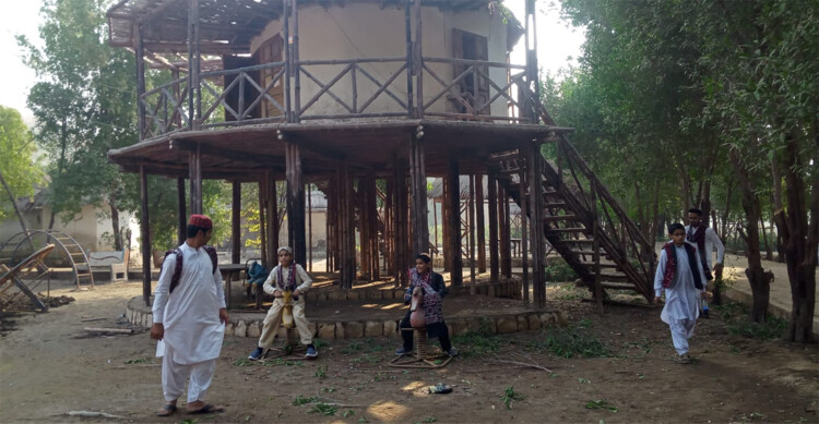 Ясмин Лари намеревается построить в Пакистане миллион устойчивых к наводнениям домов к 2024 году — изображение 18 из 21