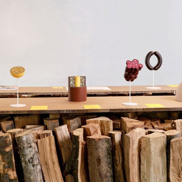 Медпростор складывает дрова для выставки биеннале дизайна в Любляне