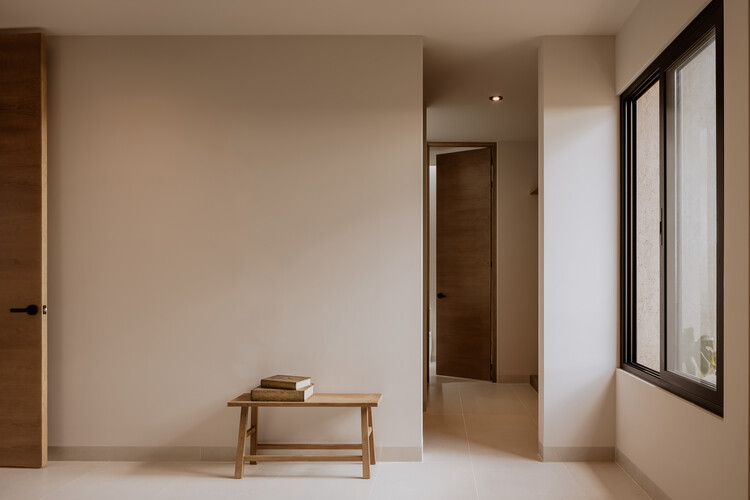 Cantera 5 House / Toru Arquitectos - Фотография интерьера, окна, скамейка