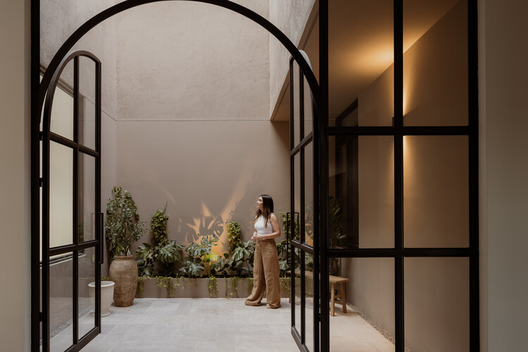 Дом Cantera 5 / Toru Arquitectos - Фотография интерьера, двери, стекла, окна