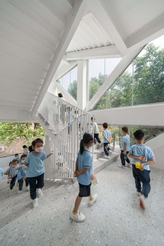 Детский сад Jiuxiangling / SUIADR SML Design Studio — Фотография интерьера, лестницы
