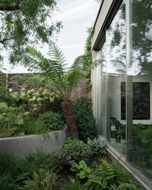 Chelsea Brut House / Pricegore - Экстерьерная фотография, сад, двор