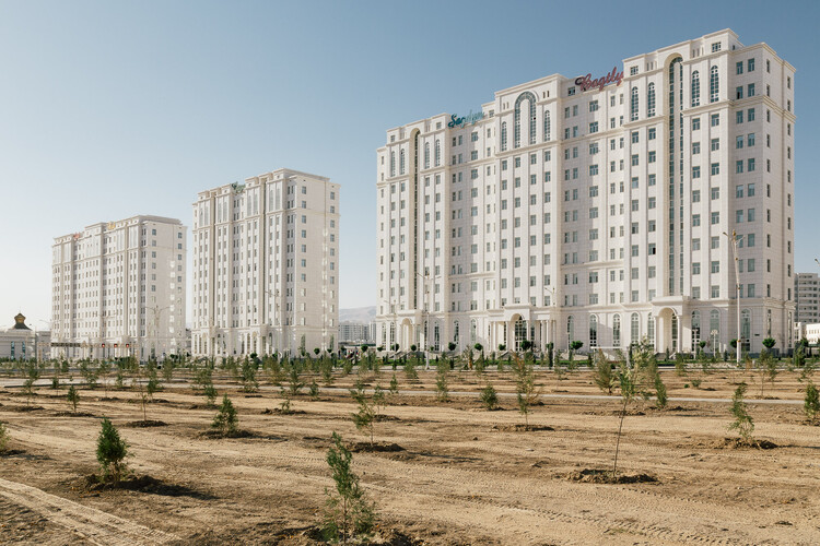 Город-призрак: белые здания Ашхабада, Туркменистан — изображение 6 из 10