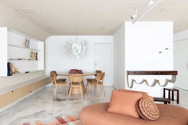 Апартаменты $RR / Nati Minas & Studio — Фотография интерьера, гостиная, стул