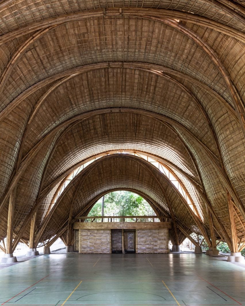 Бамбуковый интерьер The Arc в Green School Bali