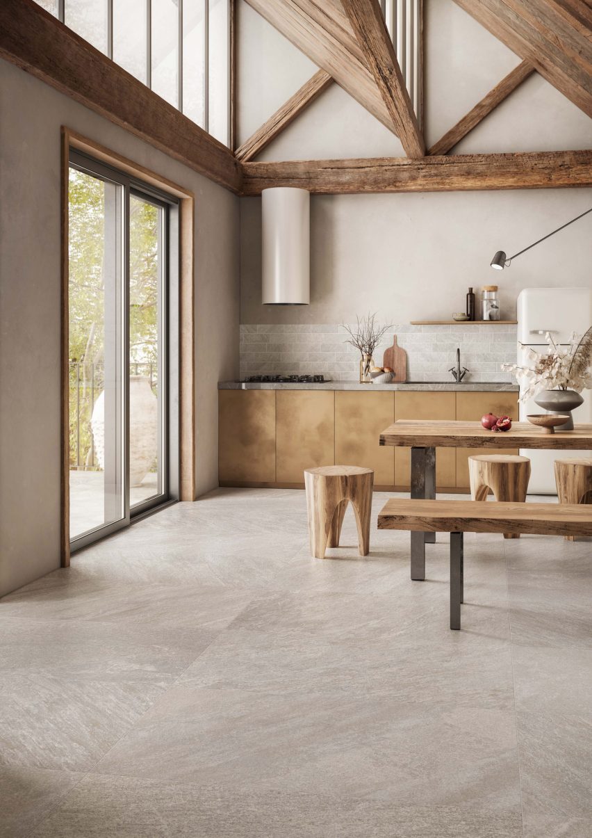 Кухня со сводчатым потолком и каменными плитами на полу