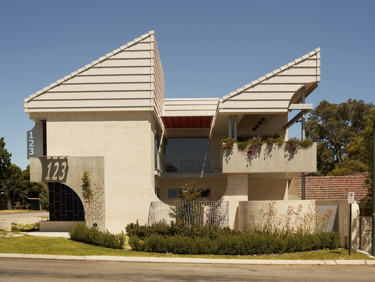Дом 123 / Архитектор Нила Крауни — фотография экстерьера, окон, фасада