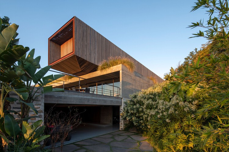 Serra House / Marcelo Couto Arquitetura + Rodrigo Oliveira Paisagismo - Экстерьерная фотография, сад