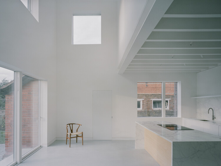Дом-студия / Джонатан Берлоу — фотография интерьера, раковина, столешница, окна, балка