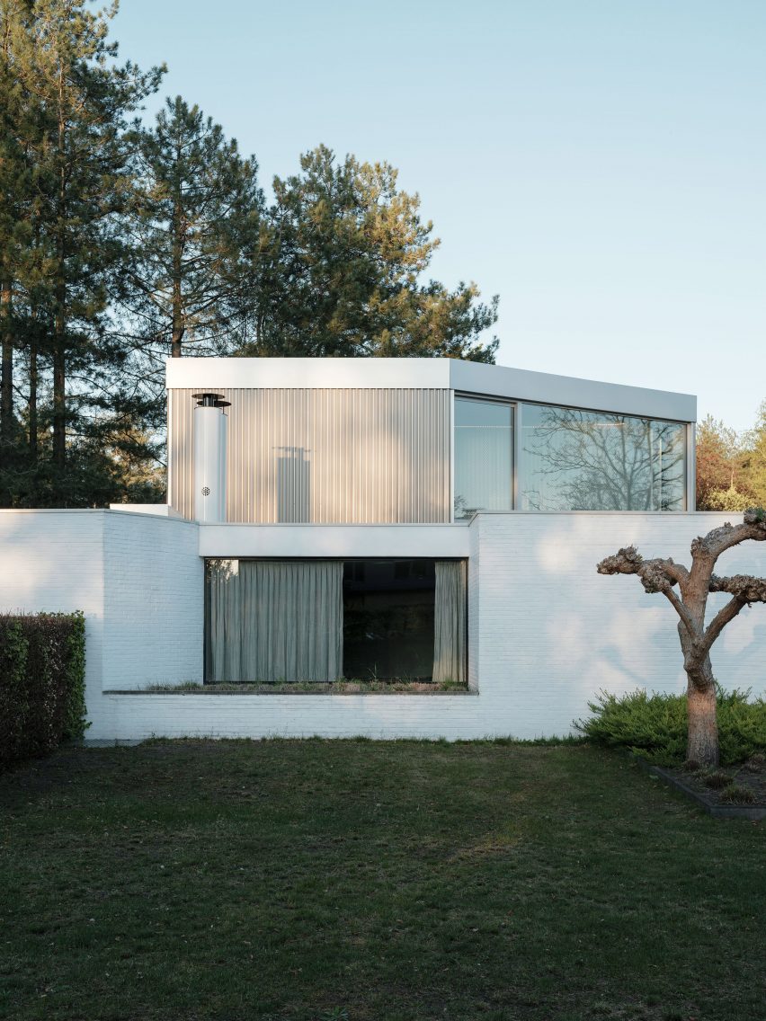 Модернистский ремонт дома BEEV в Бельгии от ISM Architecten