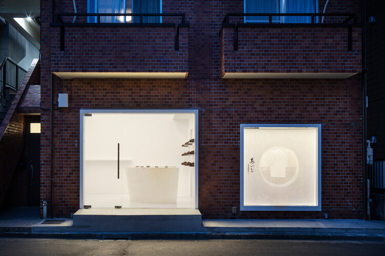 Магазин японских сладостей Aito-denkimochiten / SPEC - Фотография экстерьера, дверь, окна, фасад