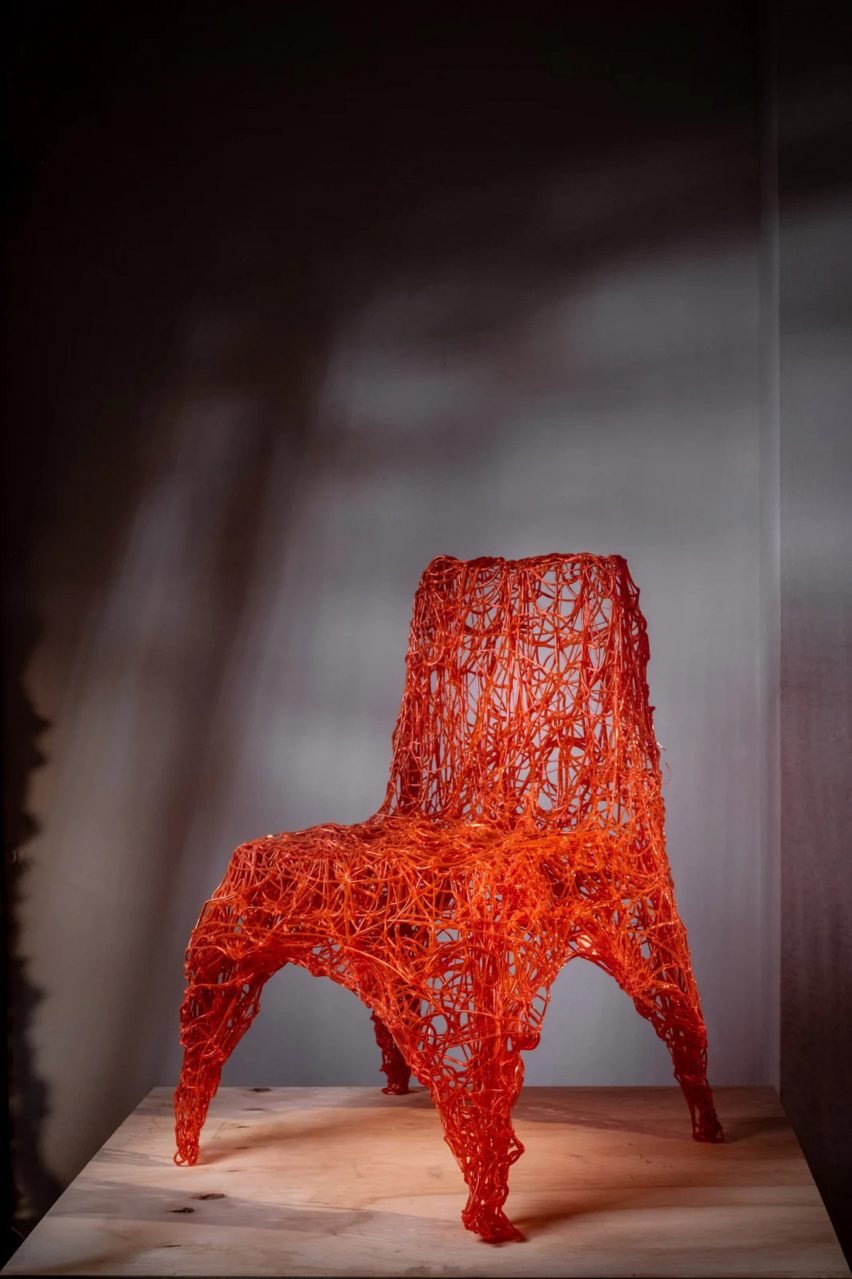 Красный экструдированный стул Тома Диксона