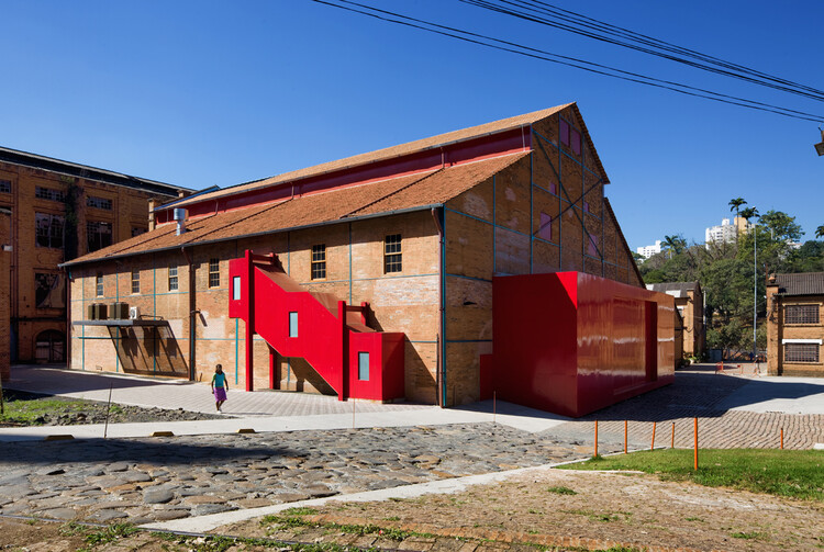 Строительство на основе построенного: адаптивное повторное использование промышленной архитектуры в Бразилии — изображение 1 из 18
