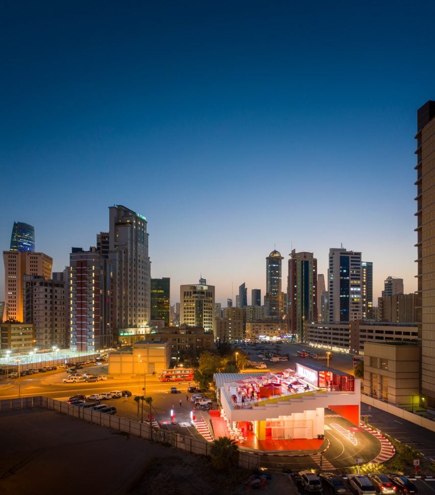 Вид с воздуха на ресторан BBT Hilltop в Кувейте, сделанный TAEP/AAP.
