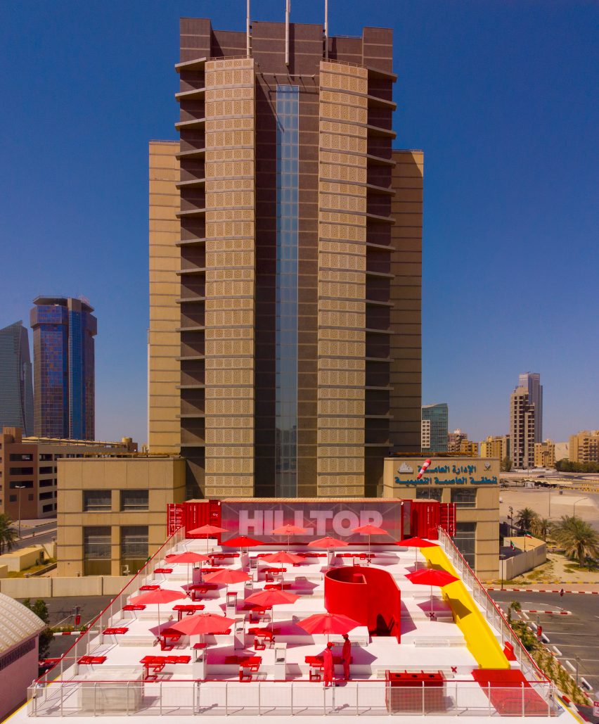 Башня и соседний ресторан в Эль-Кувейте