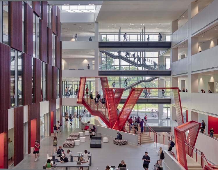 Клифтон-Корт-холл, Колледж искусств и наук Университета Цинциннати / LMN Architects — Фотография интерьера
