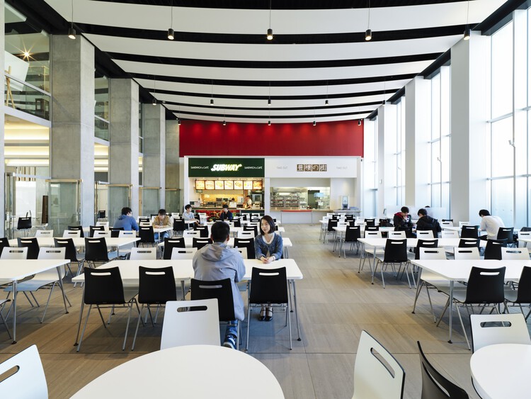 Здания Научного университета Хоккайдо DEF / TAISEI DESIGN Planners Architects & Engineers - Фотография интерьера, стол, стул