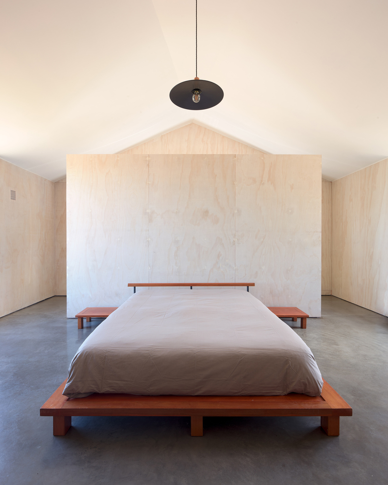 Ванная за кроватью: 8 спален со встроенными ванными комнатами