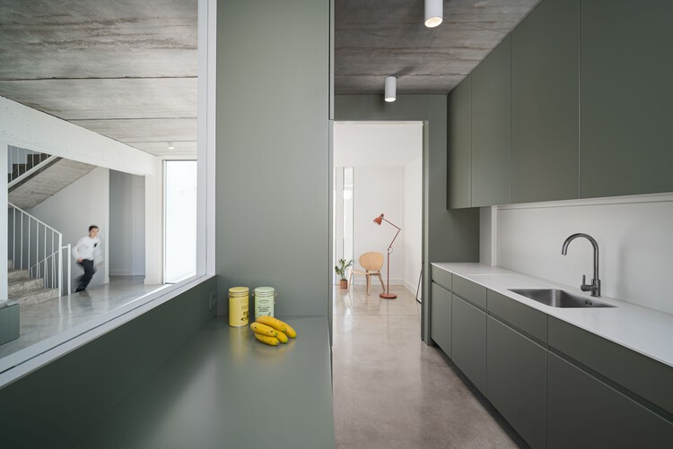 House A/XStudio — Фотография интерьера, кухня, раковина, столешница