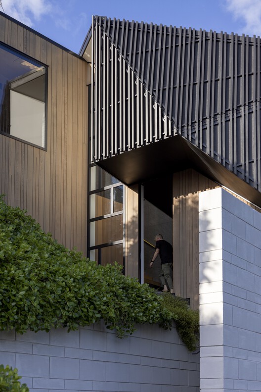 Дом с угловой шлифовальной машиной / Архитектор Марк Фрейзерхерст - Фотография экстерьера, фасад