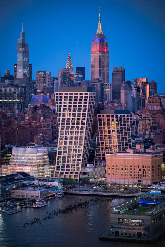 Небоскребы Twisting One High Line компании BIG близки к завершению в Нью-Йорке — изображение 4 из 9