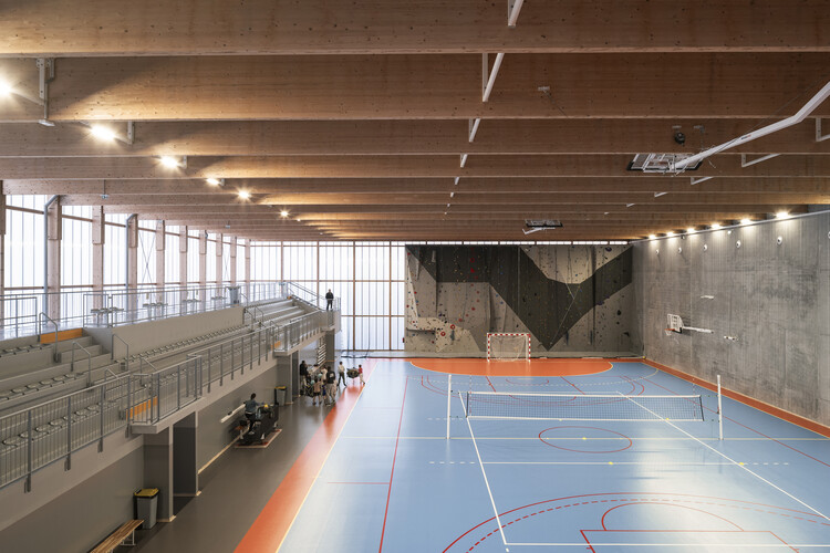 Спортивный зал Pietrosella / Versini Architectes Associés + Nome Studio – Фотография интерьера, кухня