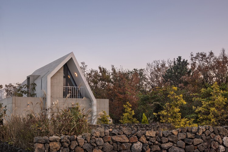 Seon Heul Sup House / SOHUN Architects & Planners – Фотография экстерьера, окна