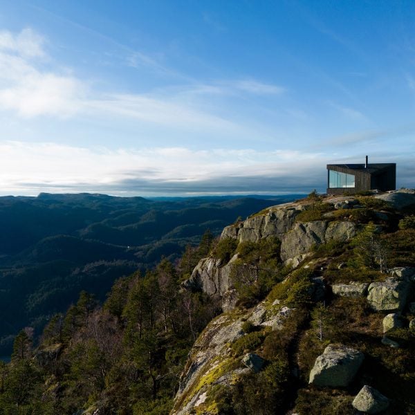 Feste проектирует однодневные домики Agder для 25 мест на юге Норвегии
