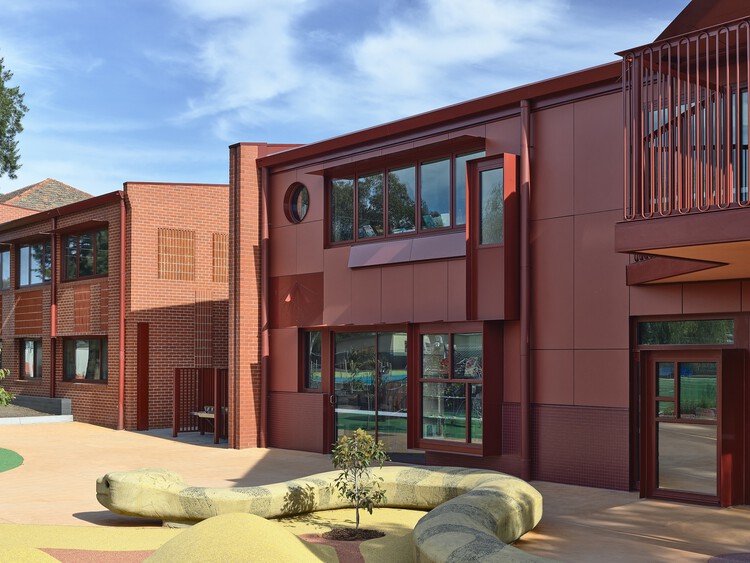 Начальная школа Паско Вейл STEAM / Kosloff Architecture — фотография экстерьера, окна, фасад