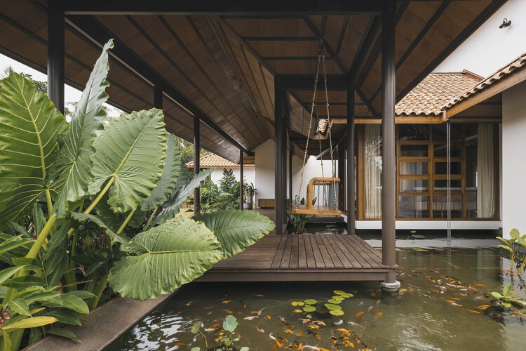 Lilly House / Aslam Sham Architects - Фотография интерьера, балка, сад, двор
