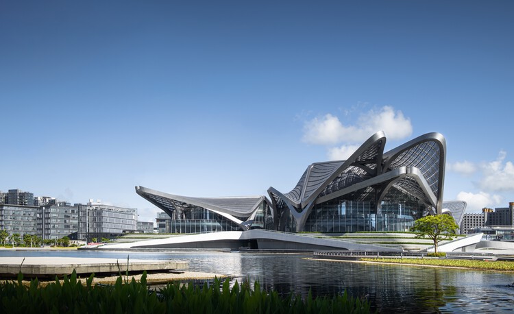 Центр гражданского искусства Чжухай Цзиньвань / Zaha Hadid Architects - Экстерьерная фотография