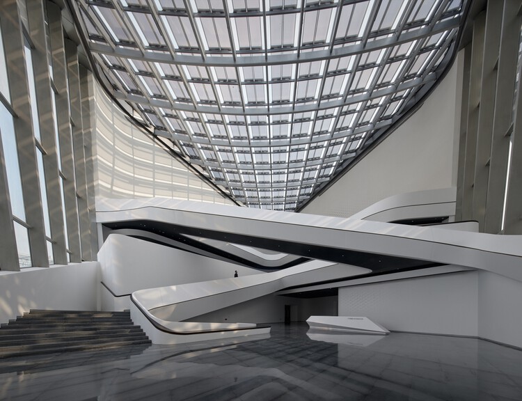 Центр гражданского искусства Чжухай Цзиньвань / Zaha Hadid Architects - Фотография интерьера, перила
