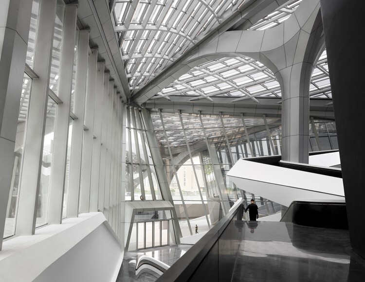 Центр гражданского искусства Чжухай Цзиньвань / Zaha Hadid Architects - Фотография интерьера, окна, балка