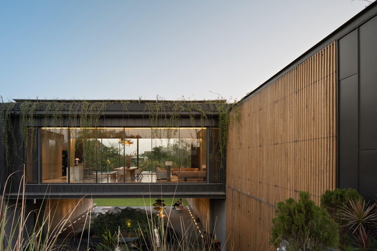 Link House / Openideas Architects - Экстерьерная фотография, фасад, сад