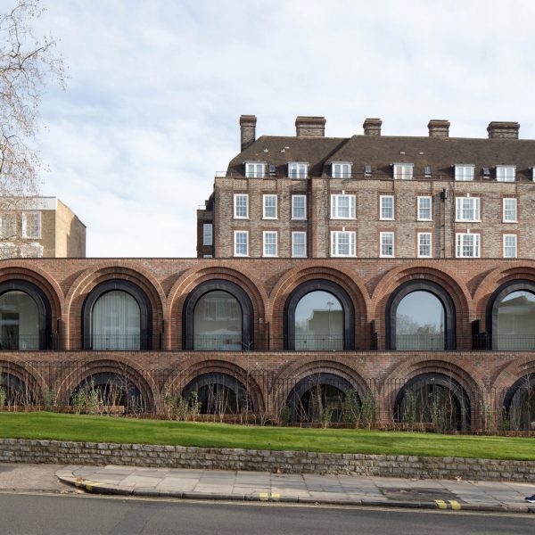 10 лучших британских архитектурных проектов 2023 года по версии Dezeen