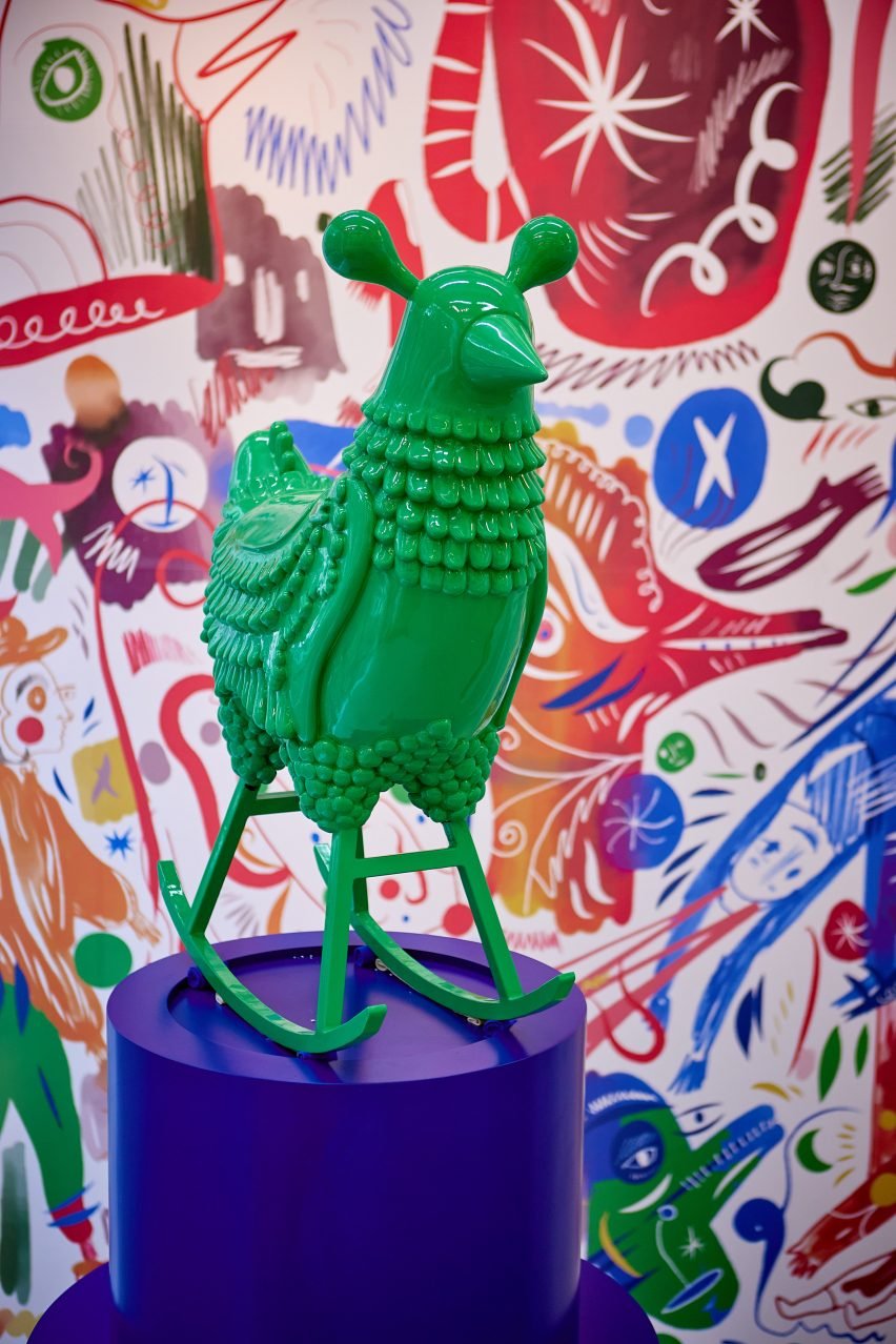 Зеленая курица Джейми Хайона на выставке Nuevo Nouveau