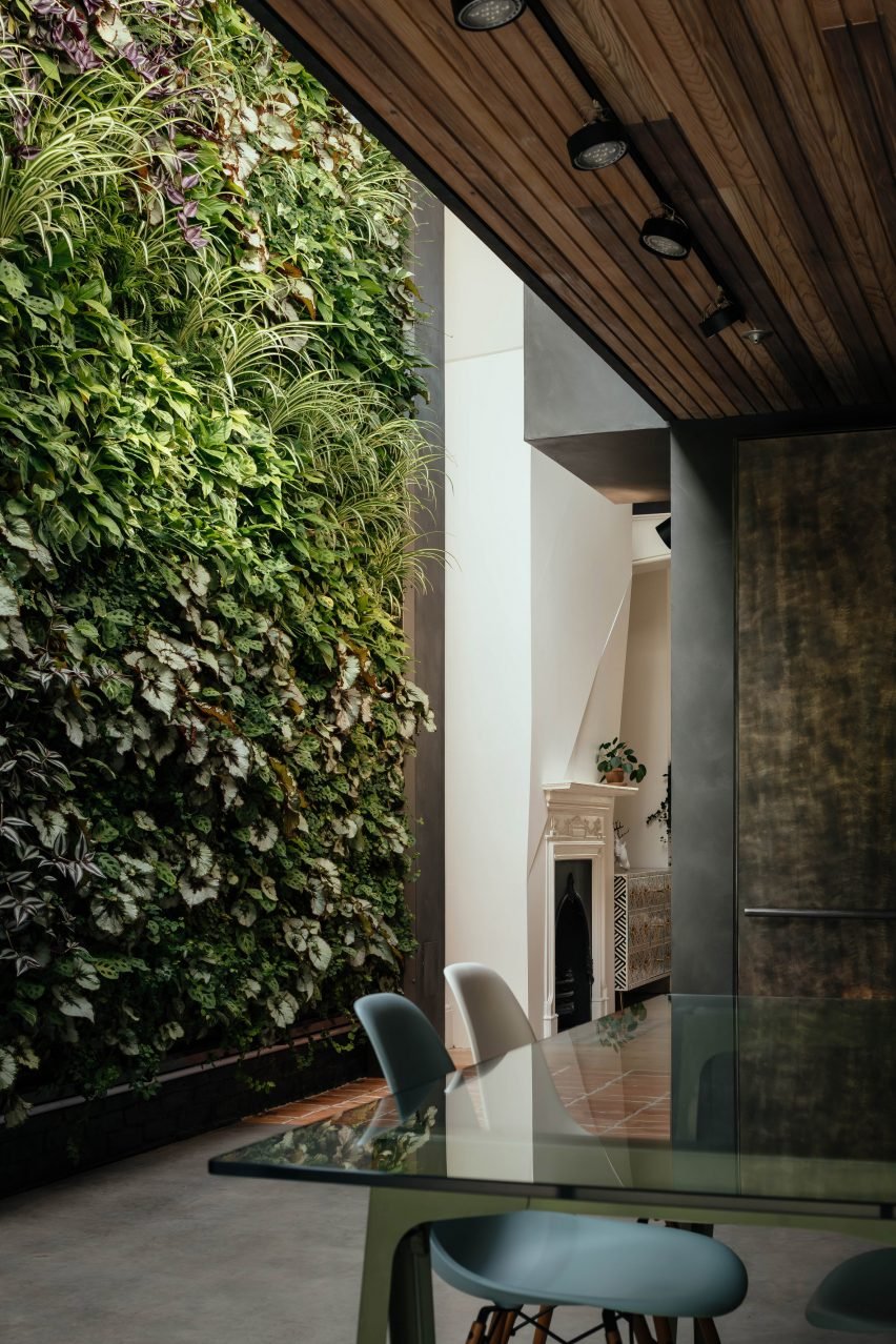 Зеленая стена внутри Дома Стихий от Neil Dusheiko Architects
