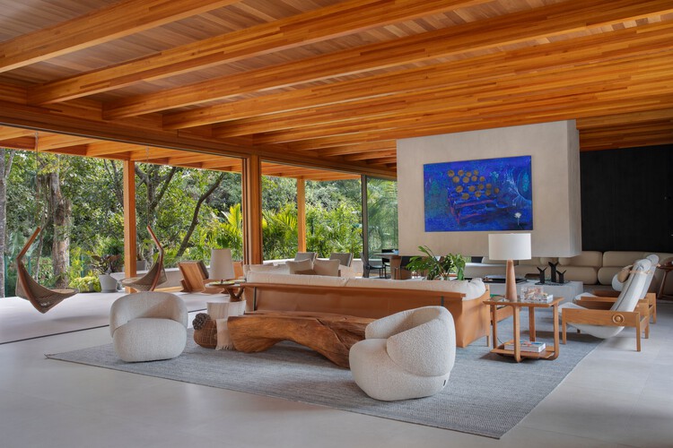 HPZ House / Magarão + Lindenberg Arq - Фотография интерьера, гостиная, стол, стул