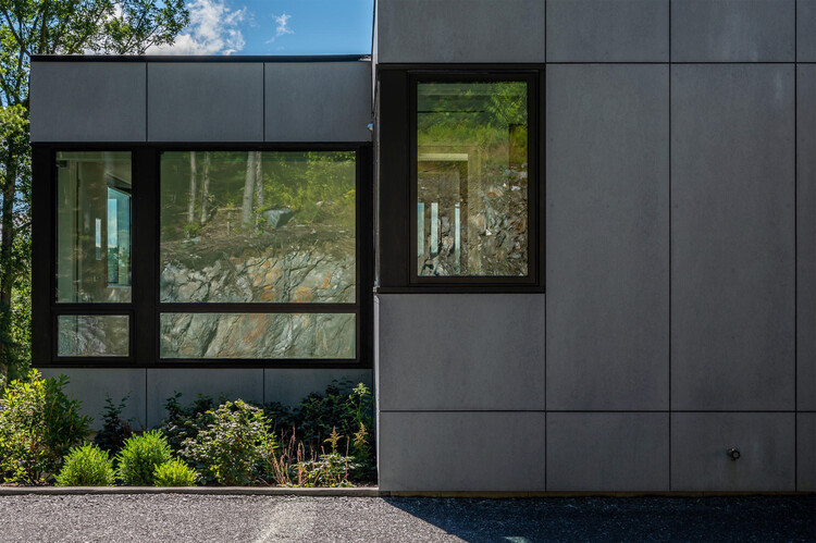 Резиденция в Вест-Стокбридже / Разрешение: 4 Архитектура — фотография экстерьера, окна, фасад