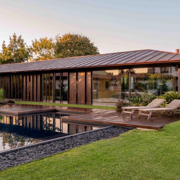 Baldó Arquitectura отсылает к японскому дизайну испанского дома с бассейном