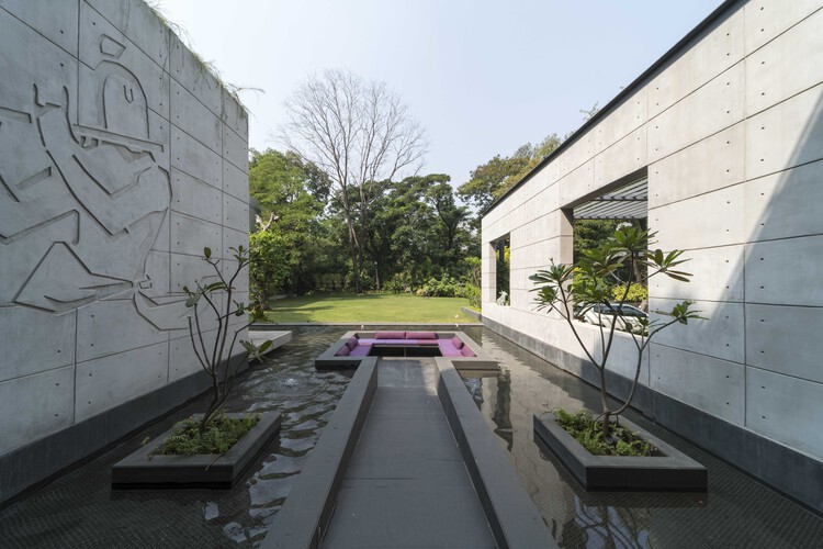 Дом Махешвари / Anil Ranka Architects - Экстерьерная фотография, фасад, сад, двор