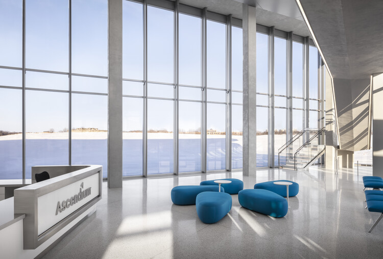 Офис Ascendium Education Group / Flad Architects - Фотография интерьера, стул, окна