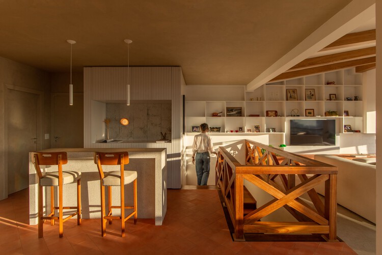 BGN Penthouse / Estudio Mangava - Фотография интерьера, кухня, столешница, стол, балка