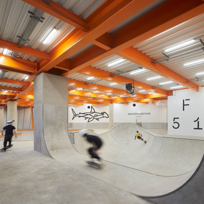 Хаф-пайп в многоэтажном скейт-парке F51 в Фолкстоне от студии Hollaway Studio