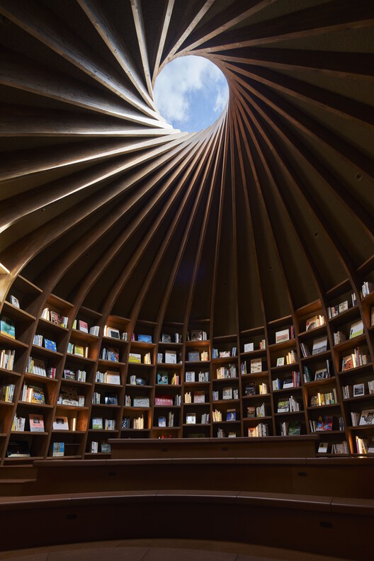 Библиотека на Земле / Хироши Накамура и NAP — Фотография интерьера, Windows