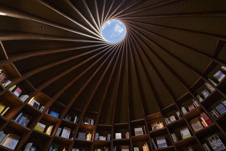 Библиотека на Земле / Хироши Накамура и NAP — Фотография интерьера