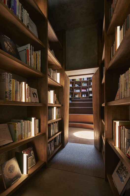 Библиотека на Земле / Хироши Накамура и NAP — Фотография интерьера, шкаф, стеллажи