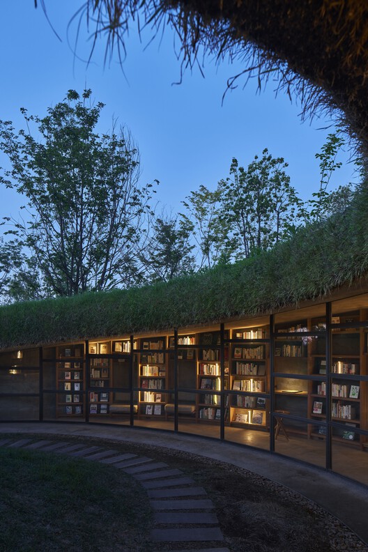 Библиотека на Земле / Хироши Накамура и NAP — Фотография экстерьера