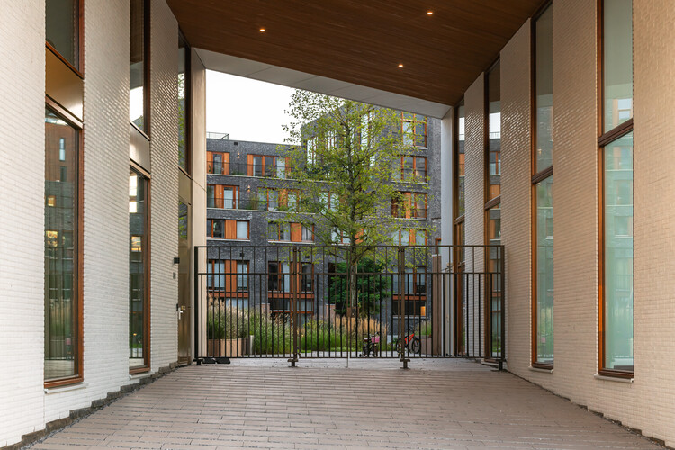 Район Эдем / Arons & Gelauff Architecten - Фотография интерьера, окон, фасада