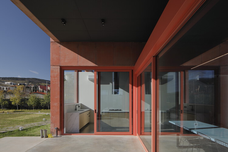 Дом-павильон с терракотой / Лаборатория архитектуры №3 - Фотография интерьера, фасад, окна, перила